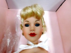 kitty collier blonde face